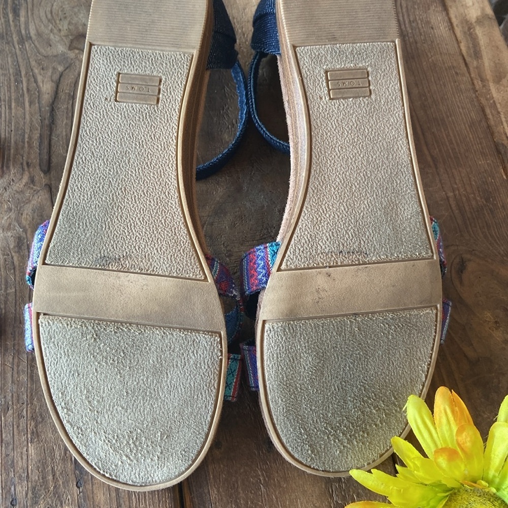 TOMS GIRLS STRAP SANDALS - Picture 4 of 5